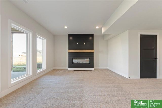 5520 N 213th Street, Elkhorn, NE 68022