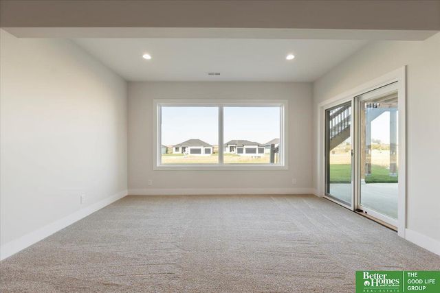 5520 N 213th Street, Elkhorn, NE 68022