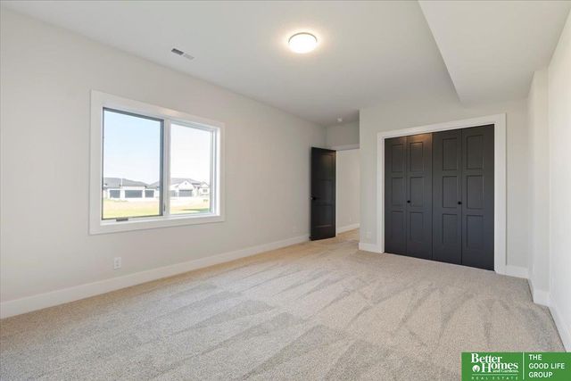 5520 N 213th Street, Elkhorn, NE 68022