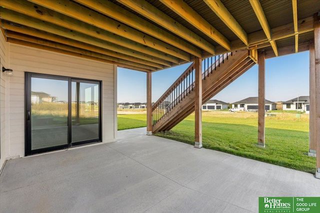 5520 N 213th Street, Elkhorn, NE 68022