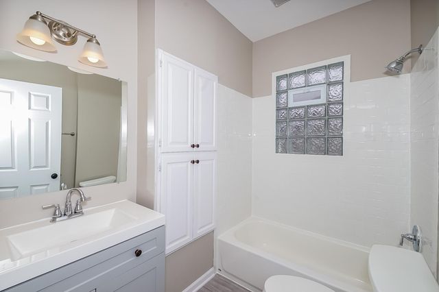 719 W 40th Street, Minneapolis, MN 55409
