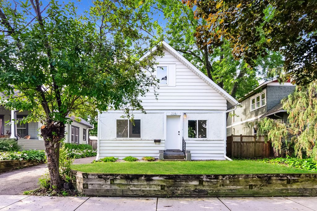 719 W 40th Street, Minneapolis, MN 55409