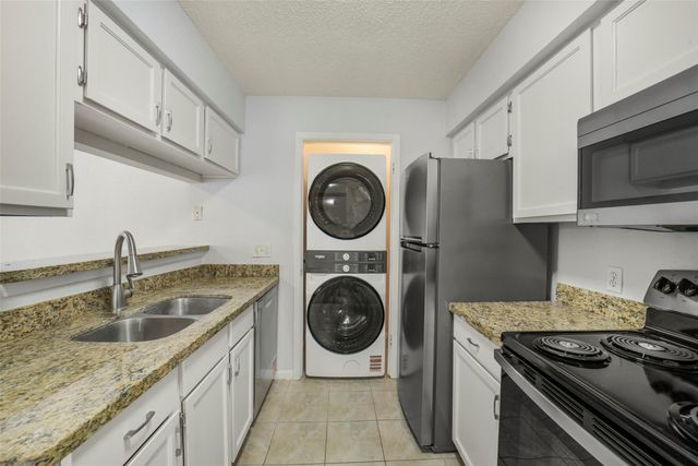 2277 S Kirkwood Road 506, Houston, TX 77077