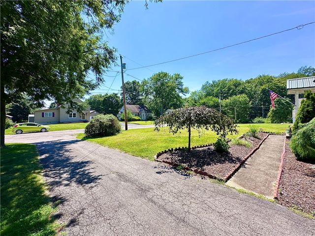 306 W Meyer Ave, Neshannock Twp, PA 16105