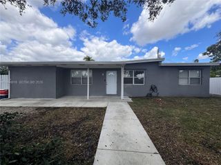 5721 SW 41st St, West Park, FL 33023