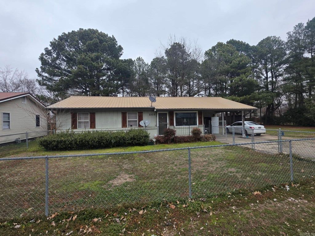 1103 OAKDALE Street, Paragould, AR 72450