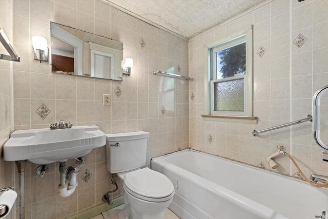 W156N7968 Pilgrim ROAD, Menomonee Falls, WI 53051