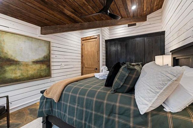 166 Red Oak Lane, Mccaysville, GA 30555