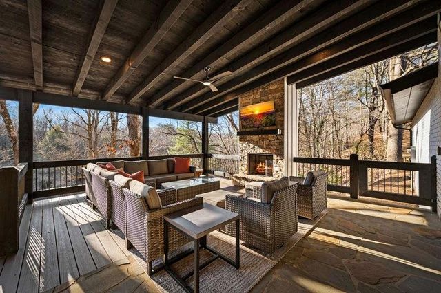 166 Red Oak Lane, Mccaysville, GA 30555