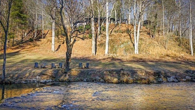 166 Red Oak Lane, Mccaysville, GA 30555