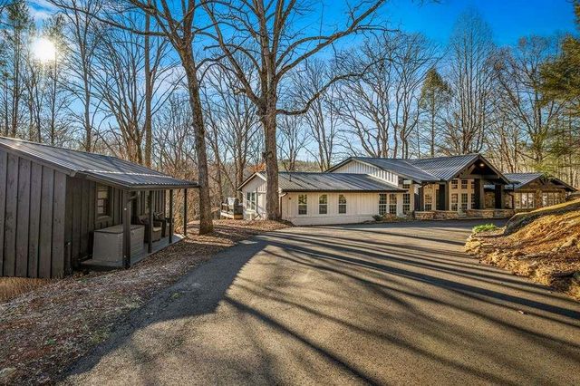 166 Red Oak Lane, Mccaysville, GA 30555
