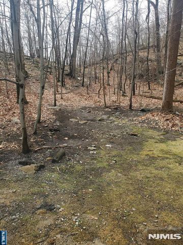 100 Pierson Miller Drive F15, Pompton Lakes, NJ 07442