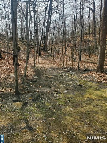 100 Pierson Miller Drive F15, Pompton Lakes, NJ 07442