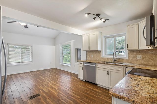 306 S DISSTON AVENUE, Minneola, FL 34715