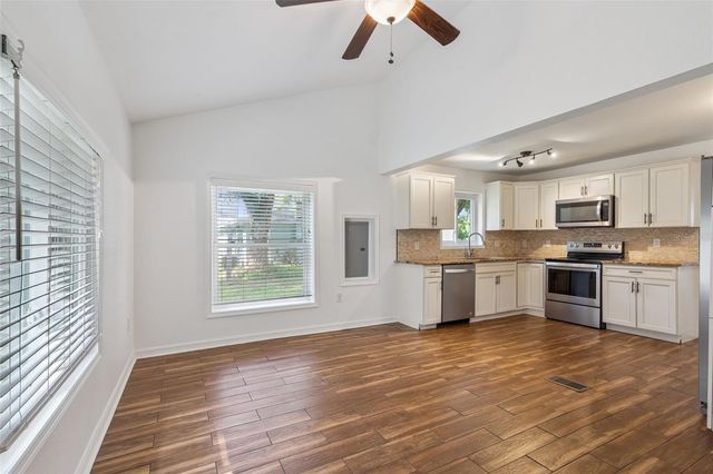 306 S DISSTON AVENUE, Minneola, FL 34715