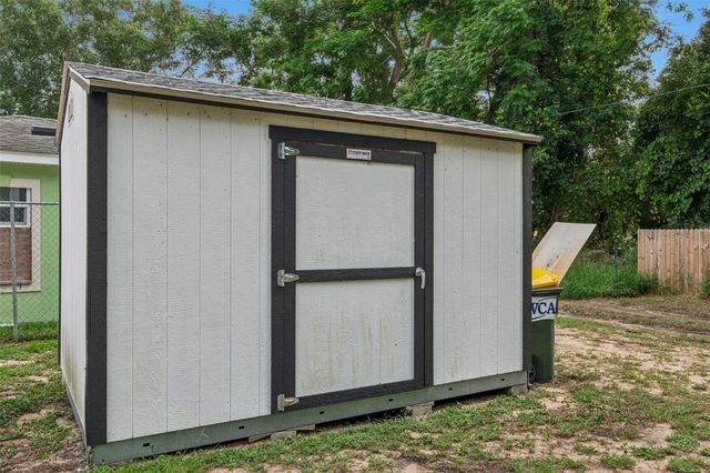 306 S DISSTON AVENUE, Minneola, FL 34715