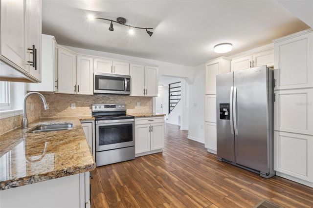 306 S DISSTON AVENUE, Minneola, FL 34715