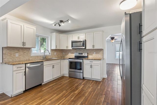 306 S DISSTON AVENUE, Minneola, FL 34715
