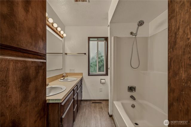 1856 4th Street SE, East Wenatchee, WA 98802