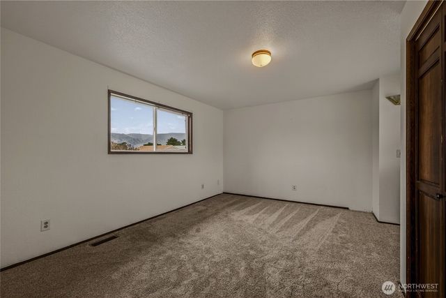 1856 4th Street SE, East Wenatchee, WA 98802