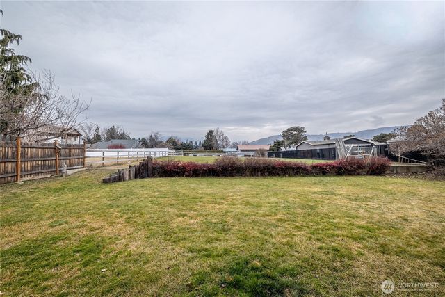 1856 4th Street SE, East Wenatchee, WA 98802