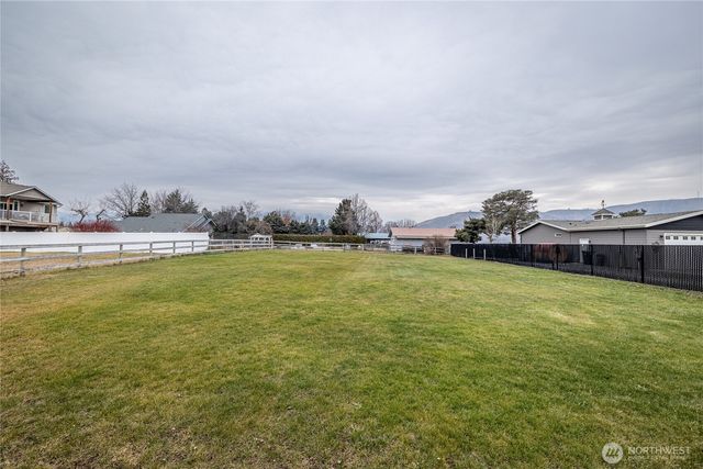 1856 4th Street SE, East Wenatchee, WA 98802