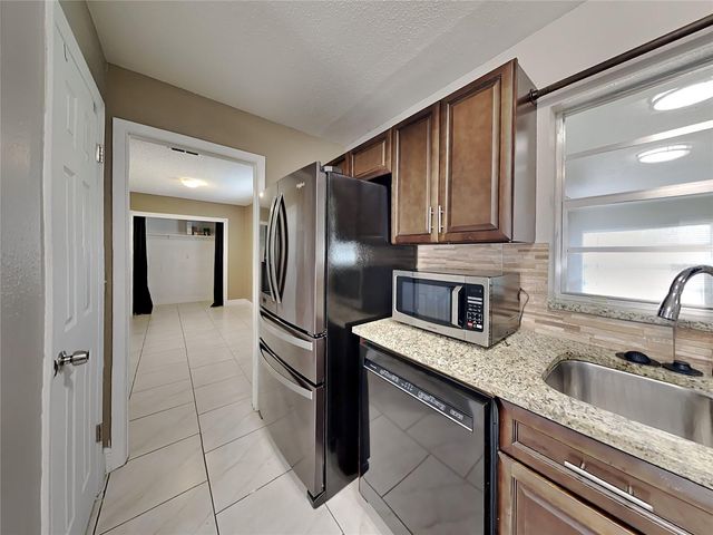 241 W CITRUS STREET, Altamonte Springs, FL 32714