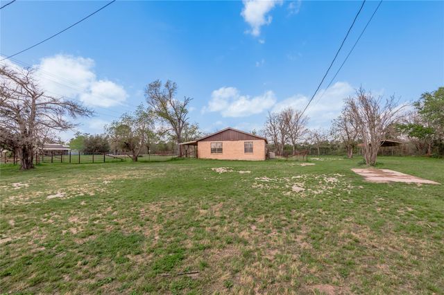 918 Fm 247 Road, Huntsville, TX 77320