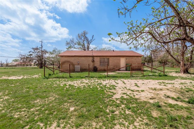 918 Fm 247 Road, Huntsville, TX 77320