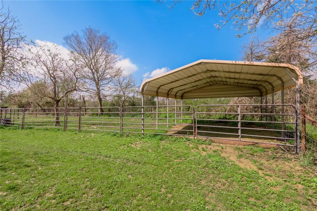 918 Fm 247 Road, Huntsville, TX 77320