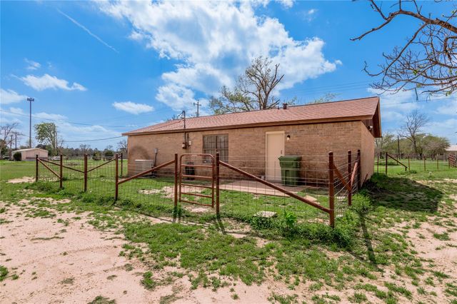 918 Fm 247 Road, Huntsville, TX 77320