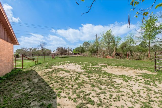 918 Fm 247 Road, Huntsville, TX 77320