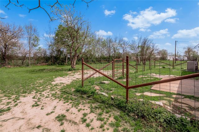 918 Fm 247 Road, Huntsville, TX 77320