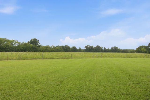 656 Spring Creek Ln, Lebanon, TN 37090
