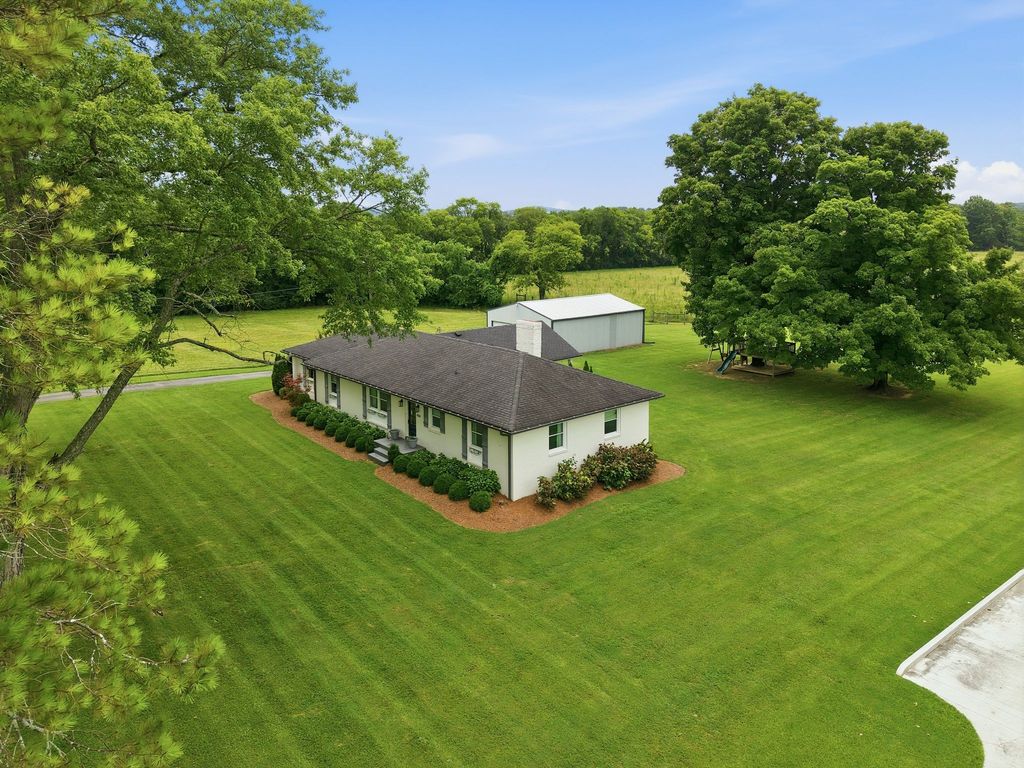 656 Spring Creek Ln, Lebanon, TN 37090