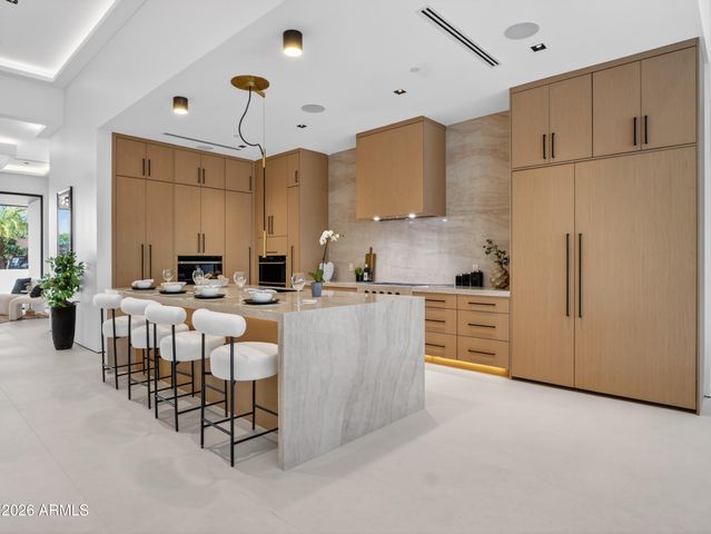 8245 E COOLIDGE Street, Scottsdale, AZ 85251