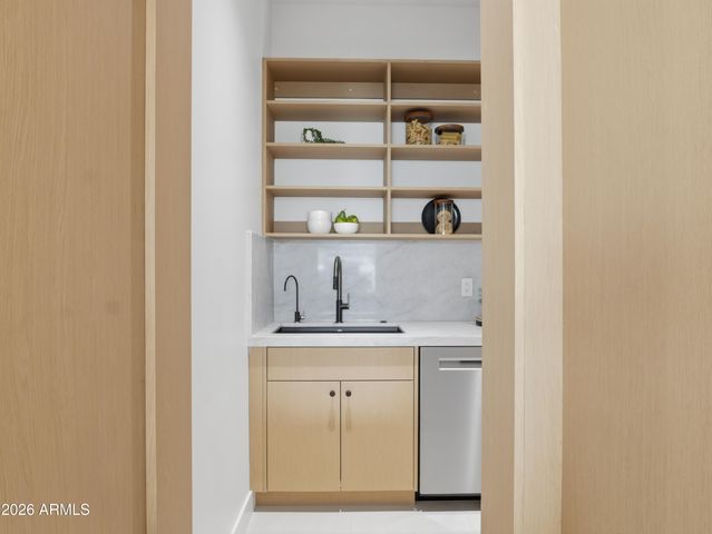 8245 E COOLIDGE Street, Scottsdale, AZ 85251