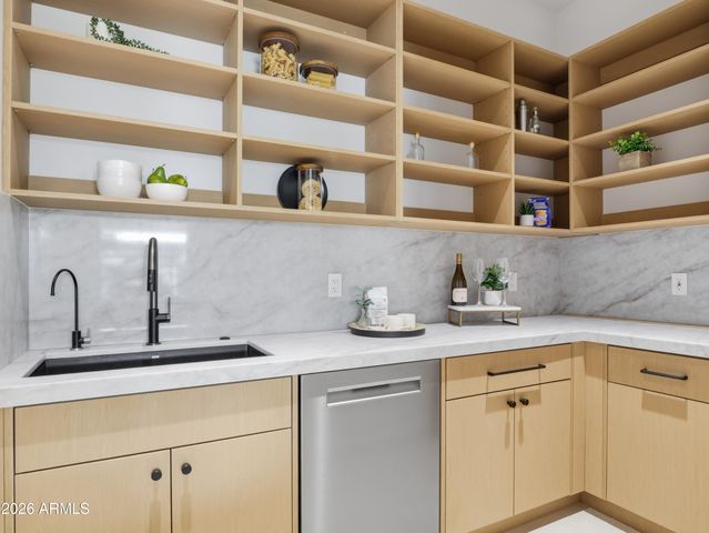 8245 E COOLIDGE Street, Scottsdale, AZ 85251