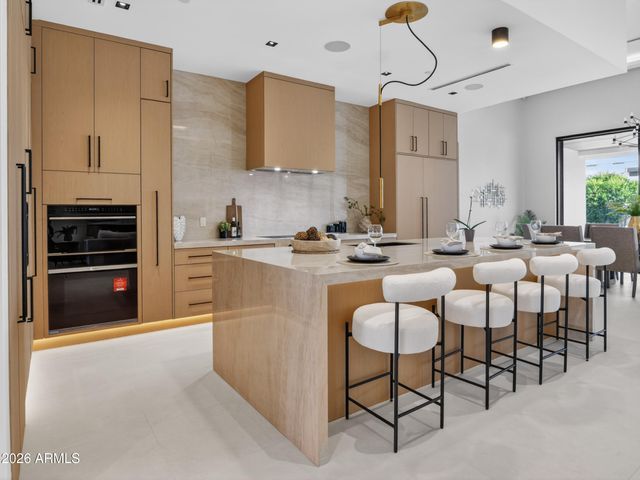 8245 E COOLIDGE Street, Scottsdale, AZ 85251