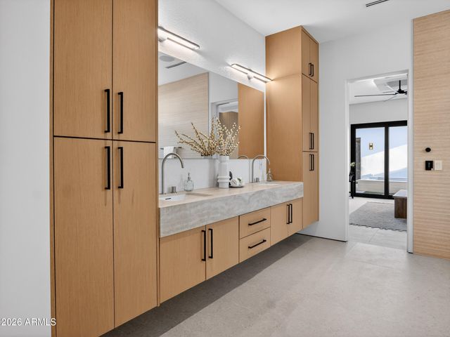 8245 E COOLIDGE Street, Scottsdale, AZ 85251