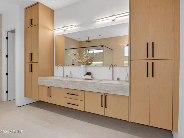 8245 E COOLIDGE Street, Scottsdale, AZ 85251