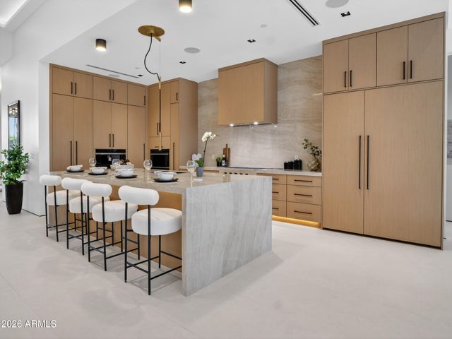 8245 E COOLIDGE Street, Scottsdale, AZ 85251