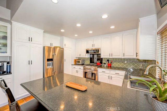 27461 Garza, Saugus, CA 91350