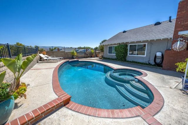 27461 Garza, Saugus, CA 91350