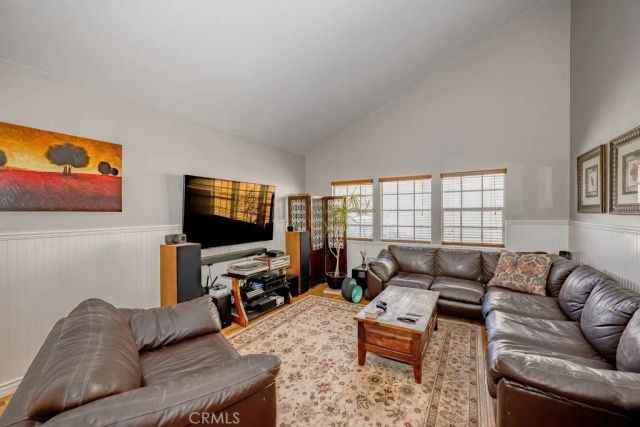 27461 Garza, Saugus, CA 91350