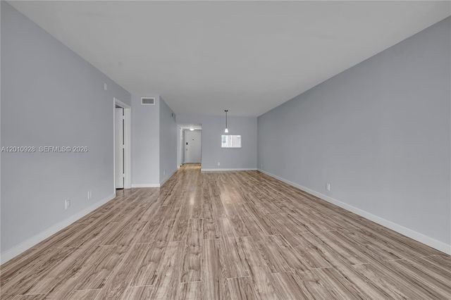 3571 Inverrary Dr 202, Lauderhill, FL 33319