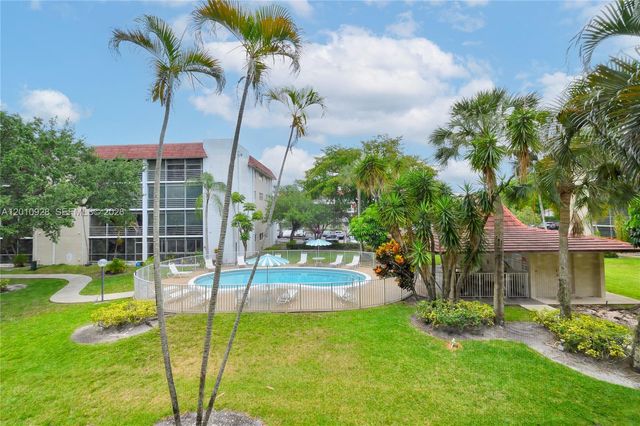 3571 Inverrary Dr 202, Lauderhill, FL 33319