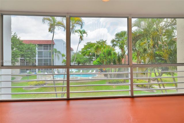 3571 Inverrary Dr 202, Lauderhill, FL 33319