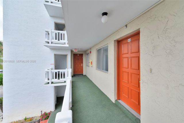 3571 Inverrary Dr 202, Lauderhill, FL 33319