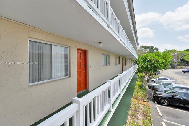 3571 Inverrary Dr 202, Lauderhill, FL 33319